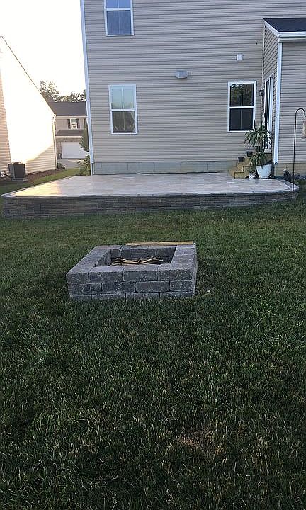 2nd image of 1515 Crescent Dr