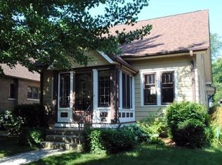 2421 N 73rd St, Wauwatosa, WI 53213
