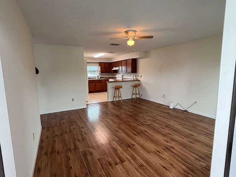 208 Arricola Ave #A — Photo 3