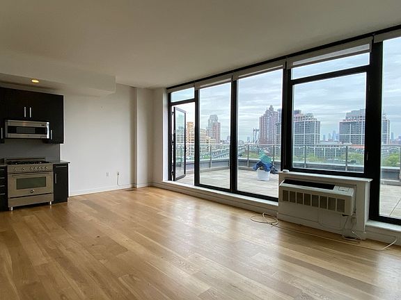 3rd image of 180 Nassau St APT 10C