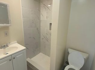 8 Trafalgar Ct #1, Huntington, NY 11743
