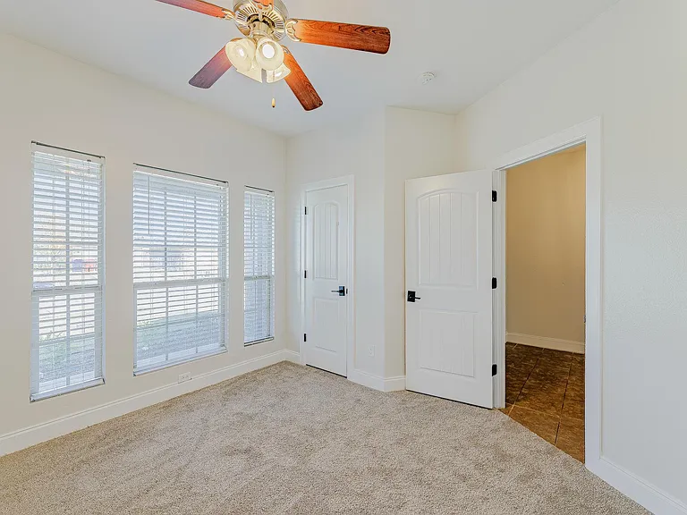 2805 Marsha Ln — Photo 5