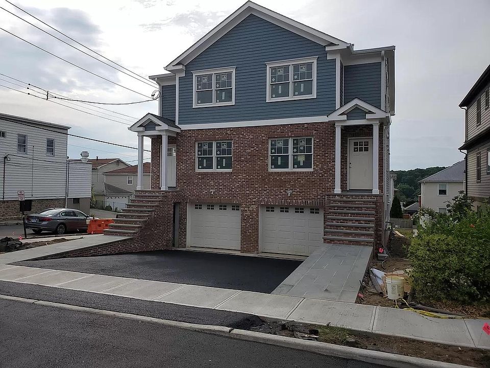 1st image of 115 Gainsborg Ave E