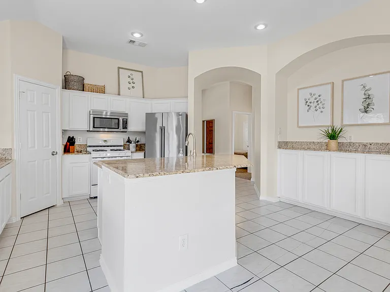 1438 Royal Oaks Dr — Photo 6