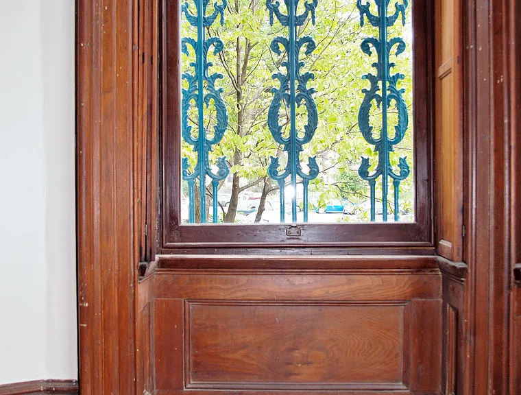 Bay alcove, fits a table