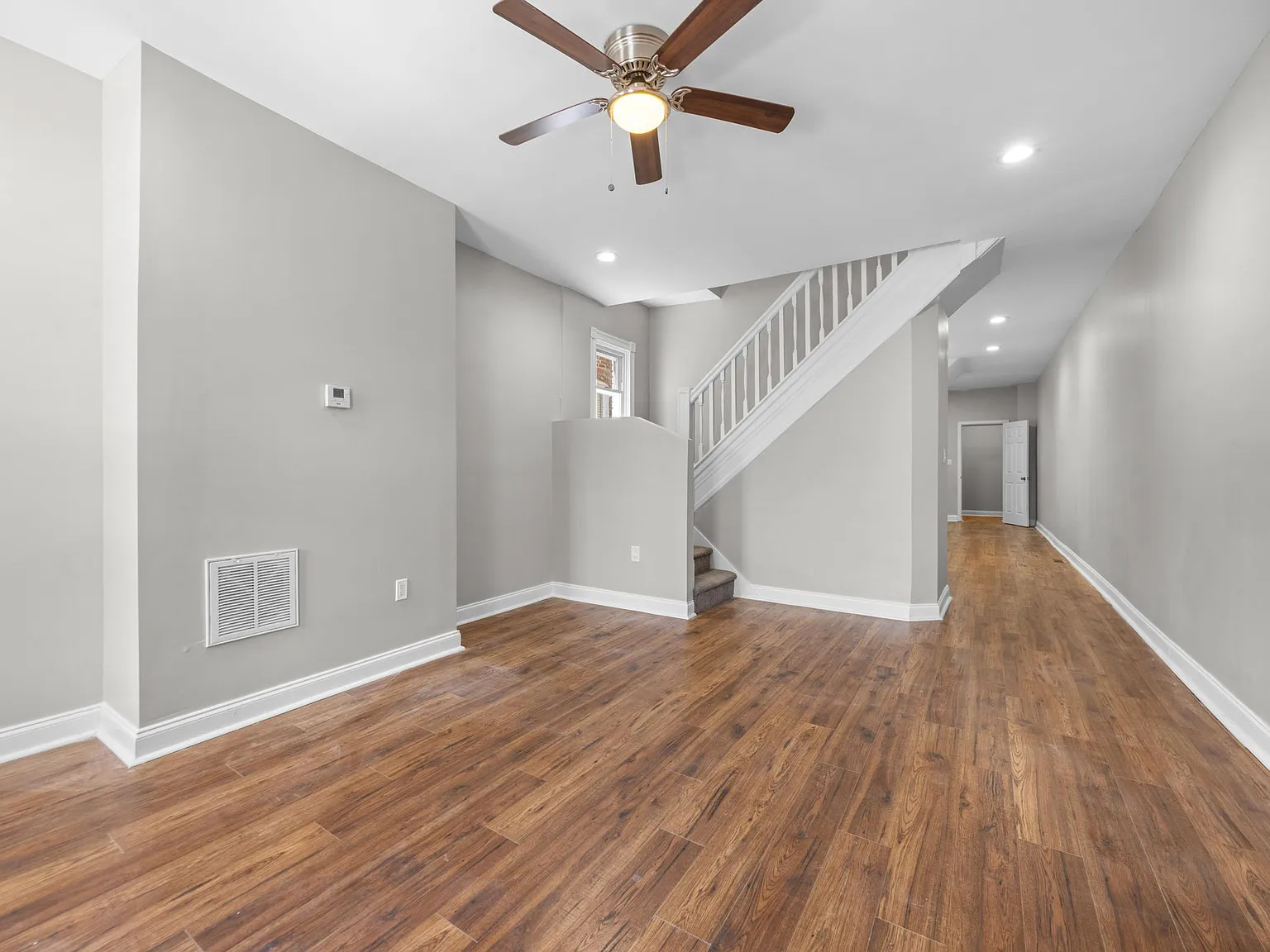 3 bed, 1.5 bath, 1380 sqft, $2,200 — Photo 4