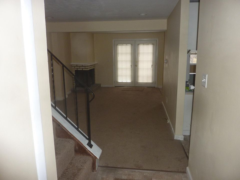 2nd image of 5537 Trastevere Rd
