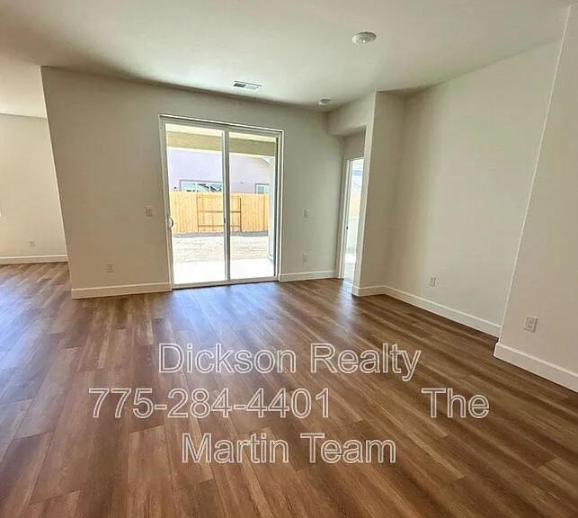3247 Eleanor Way — Photo 5