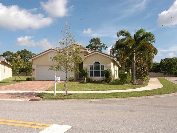 3rd image of 2697 SW Gallery Cir