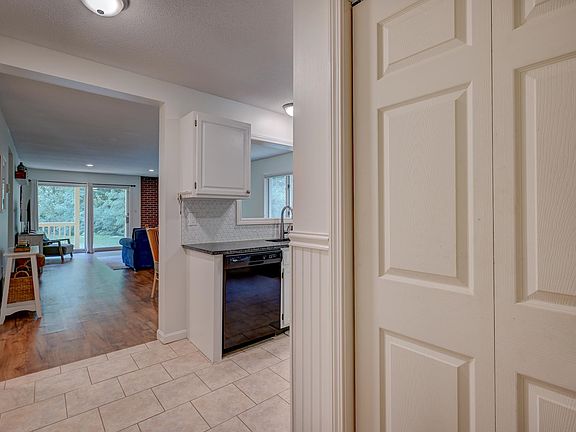 4th image of 160 Northbrook Circle #84
