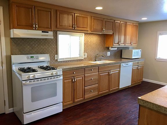 5th image of 200 Burnett Ave Spc 103