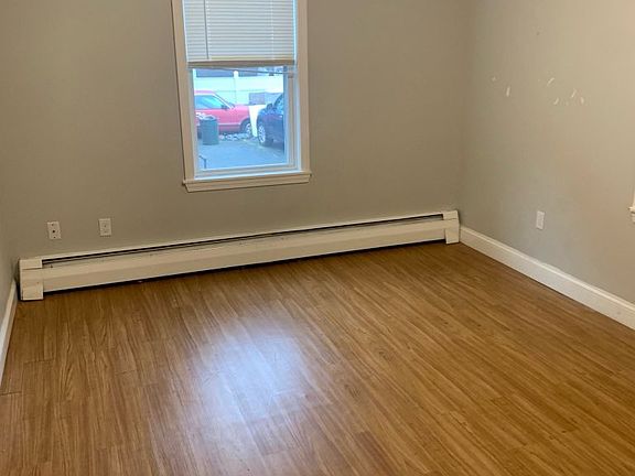 5th image of 327 Jefferson Ave APT 4