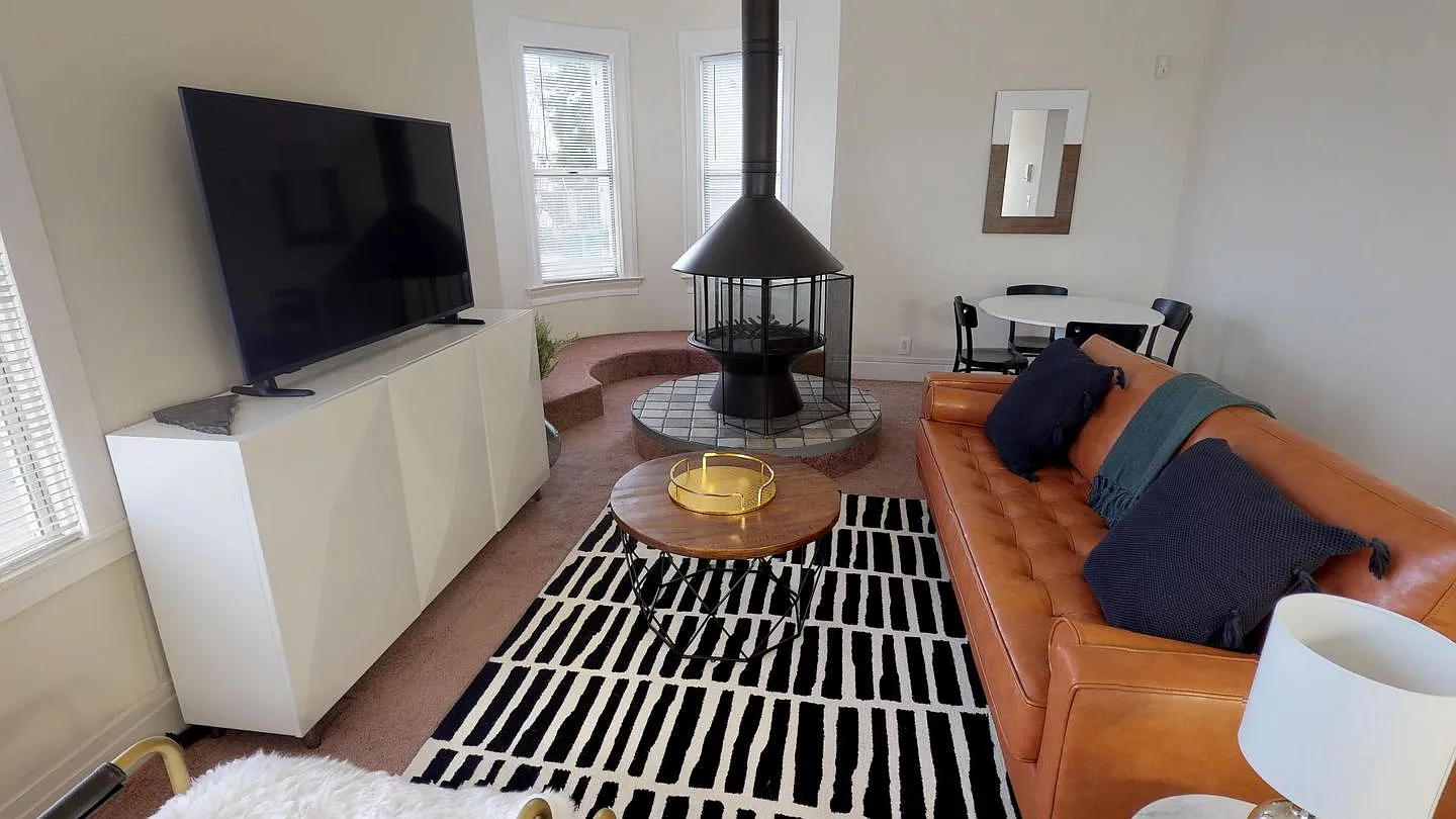 Private Bedroom in Cozy Oak Center Gem - 1023 Magnolia Street — Photo 1
