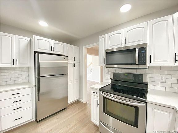 3rd image of 52 Vitti St