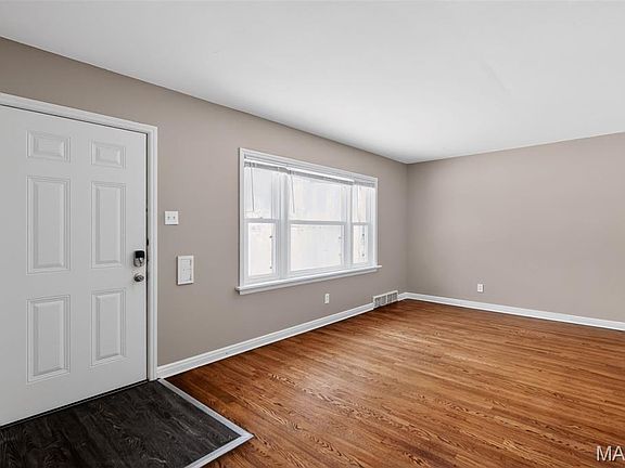 4th image of 1221 Thatcher Ave
