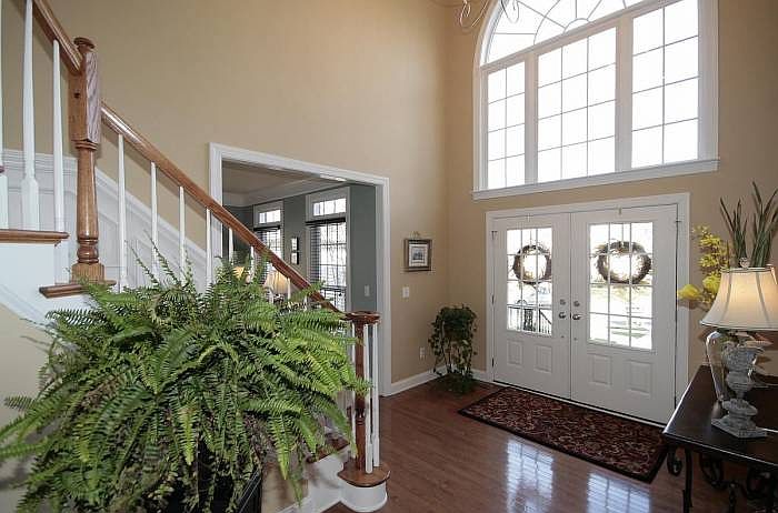 Grand 2-Story Foyer