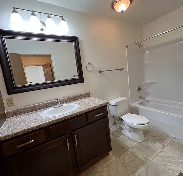 323 Norbeck Ct — Photo 2