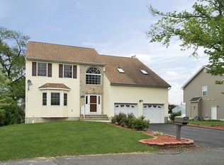1213 Kerwin St, Piscataway, NJ 08854
