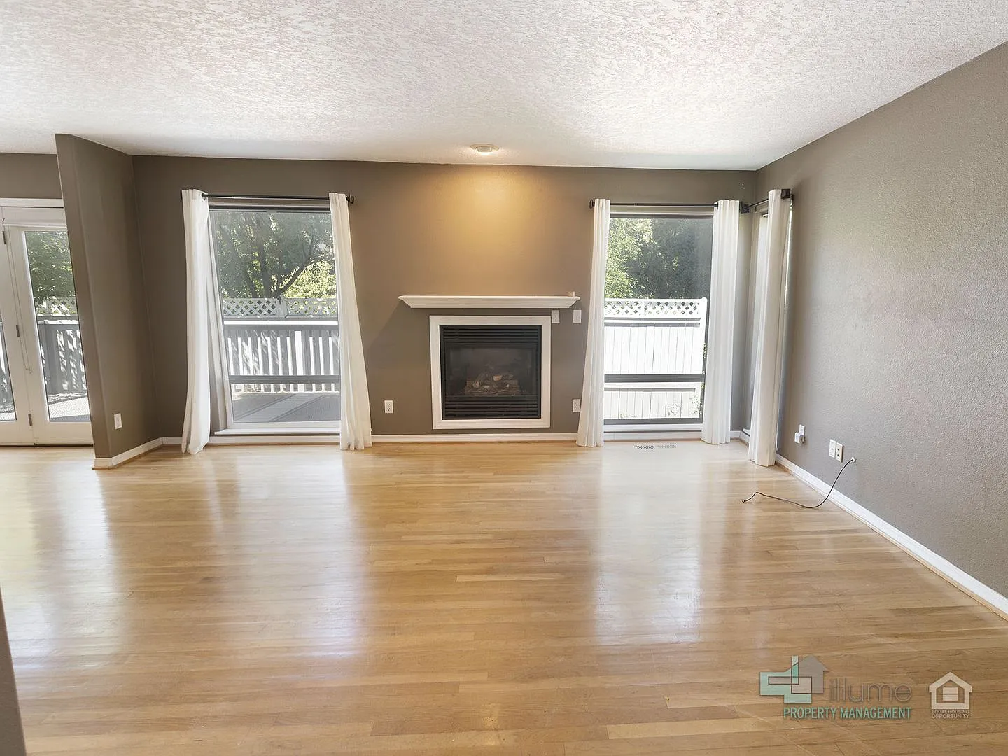 West Linn Single Family 3 Bd/2.5 Bth w/ Basement/Bonus Room. — Photo 4