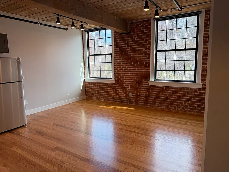 1665 Main Street — Photo 18
