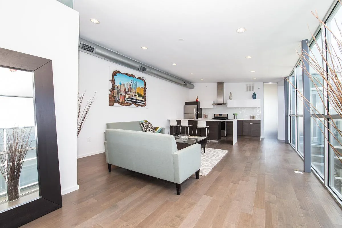 3 bed, 1350 sqft, $2,300 — Photo 2
