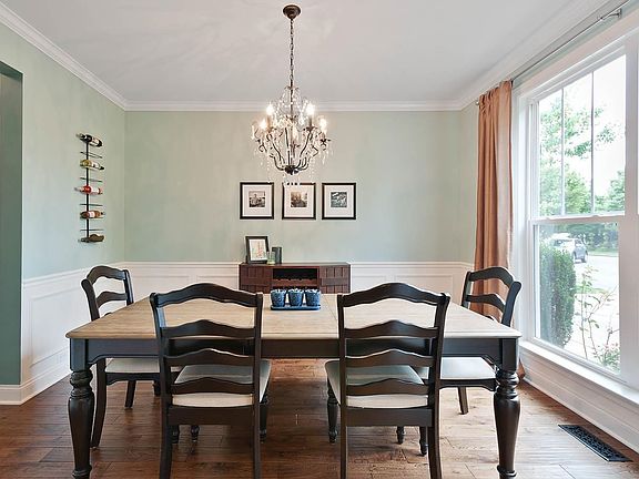 Hardwood floors also throughout the main floor. Look at this beautiful Dining Room!