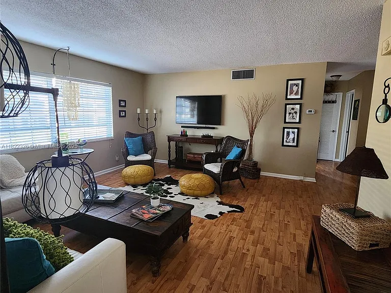 2424 NE 9th St #212 — Photo 10