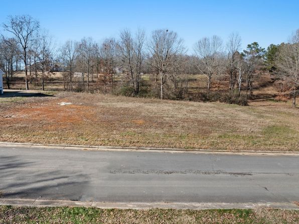 23 Singing River Dr, Muscle Shoals, AL 35661