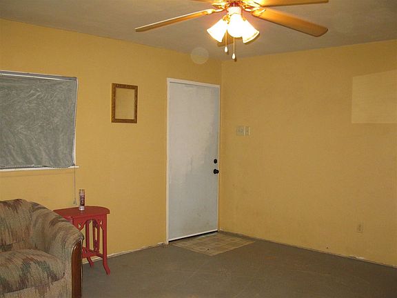 4th image of 16156 Donna Ln