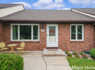 2310 Radcliff Village Dr SE, Grand Rapids, MI 49546