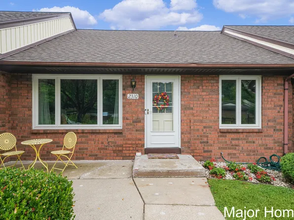 2310 Radcliff Village Dr SE, Grand Rapids, MI 49546