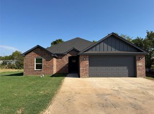 701 Molly Ln, Calera, OK 74730