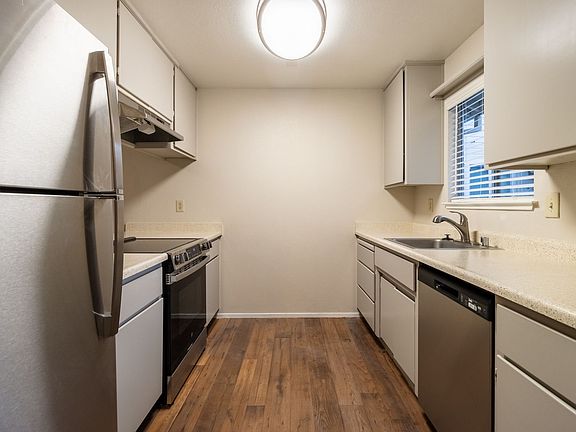3rd image of 7764 Poplar Ave #22