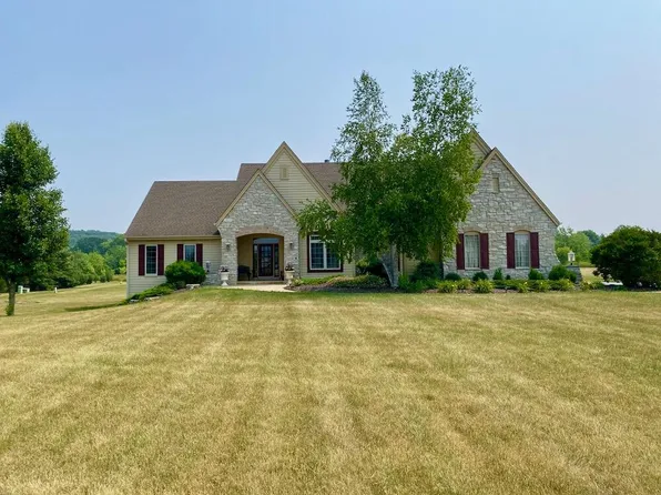 W330S10080 Genevieve DRIVE, Mukwonago, WI 53149