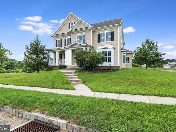2nd image of 7 Pelham Dr