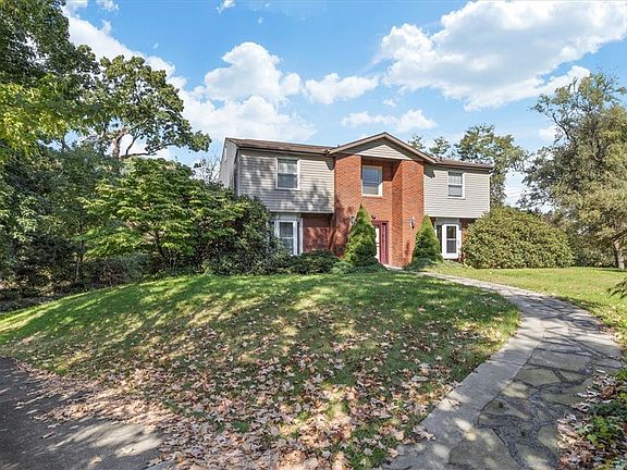 4th image of 345 Stoneybrooke Dr