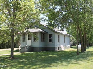 233 E Oak St, Parkers Prairie, MN 56361