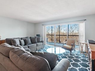 3 Summit Dr APT 26, Reading, MA 01867