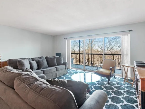 3 Summit Dr APT 26, Reading, MA 01867