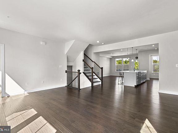 5th image of 733 Iron Gate Rd