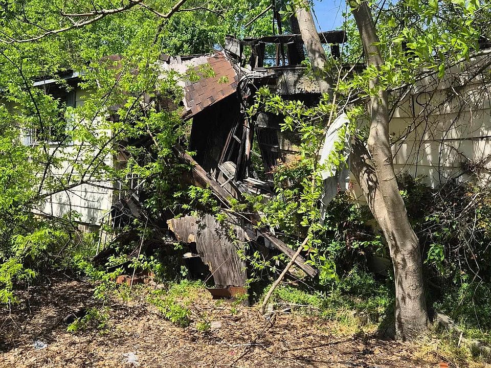 2nd image of 1218 Harmer St #1