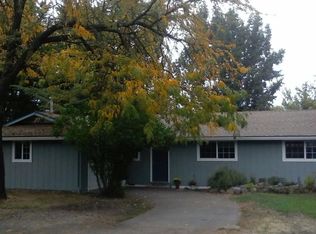 411 C St, Phoenix, OR 97535