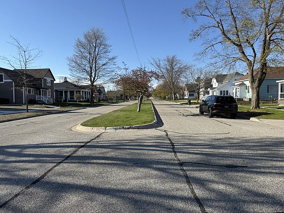 3rd image of 412 N Gaylord Ave
