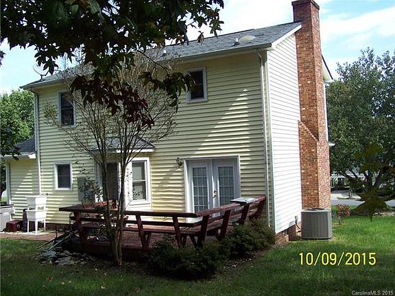 4th image of 1302 Creekview Dr