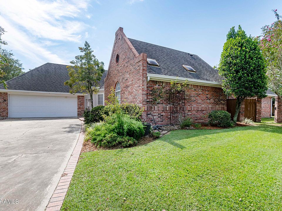 1st image of 211 Leicester Ln
