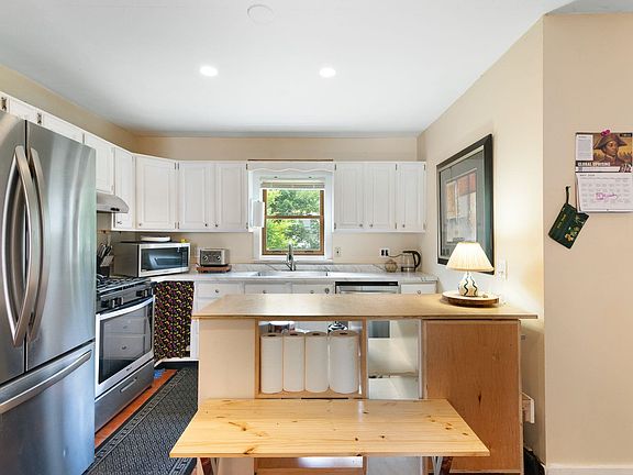 3rd image of 82 Oak Grove Avenue