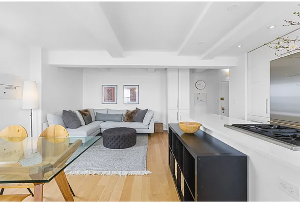 Sold by Hudson 3 Inc | media 3