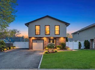 41 Oakley Ave, Massapequa, NY 11758