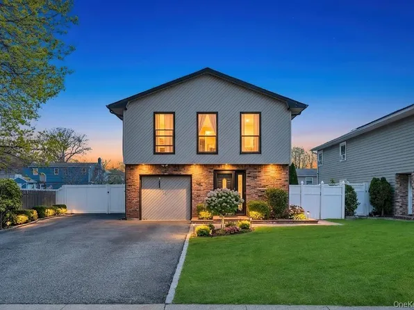 41 Oakley Avenue, Massapequa, NY 11758