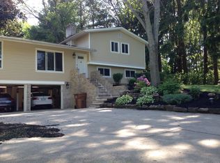 1604 Bellus Rd, Hinckley, OH 44233